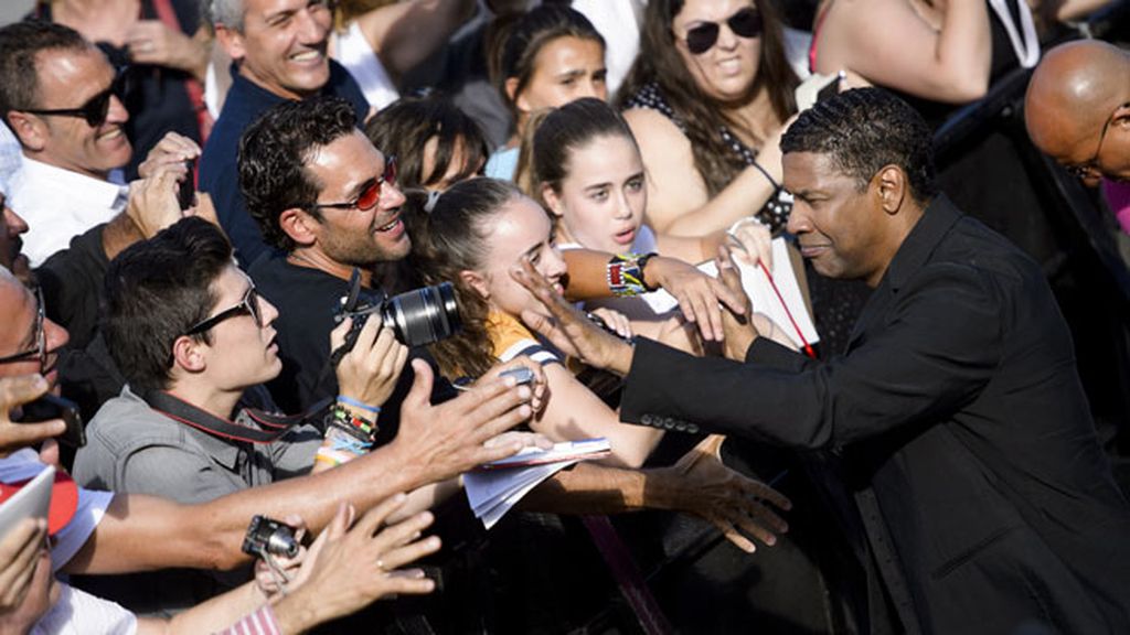 Nos encanta que nos visite Hollywood: Fenómeno fan con Denzel Washington