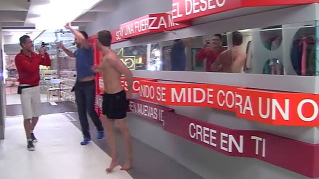 Besos, posturas y mucha tensión sexual