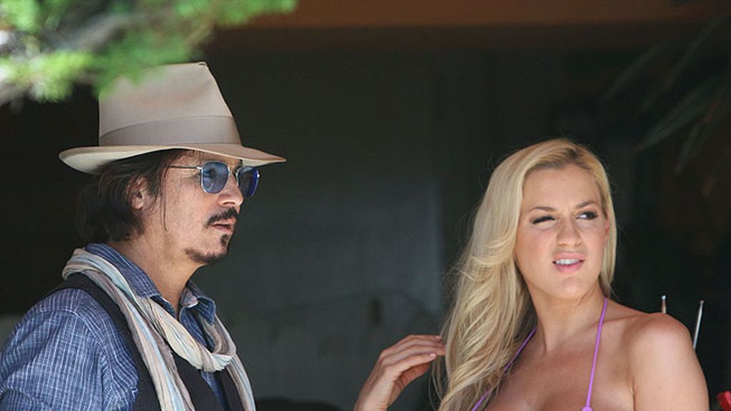 Vanessa veranea con sus hijos mientras Johnny rueda ‘Who Killed Johnny’