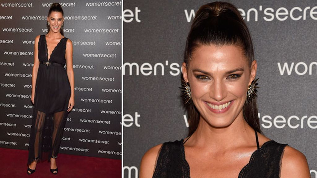 Flecos rojos y stilettos negros: Elsa Pataky, toda una 'Dark Seduction' en Madrid