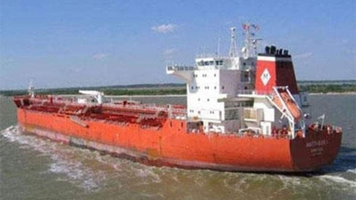 El petrolero secuestrado con varios españoles a bordo en el golfo de Guinea, 'Mattheos I'.