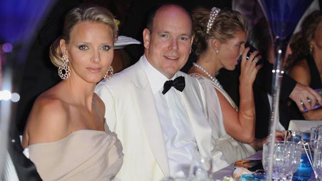 Realeza y famosos, juntos en el Baile de la Cruz Roja