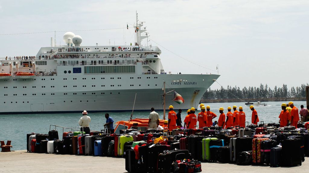 El Costa Allegra llega a tierra firme