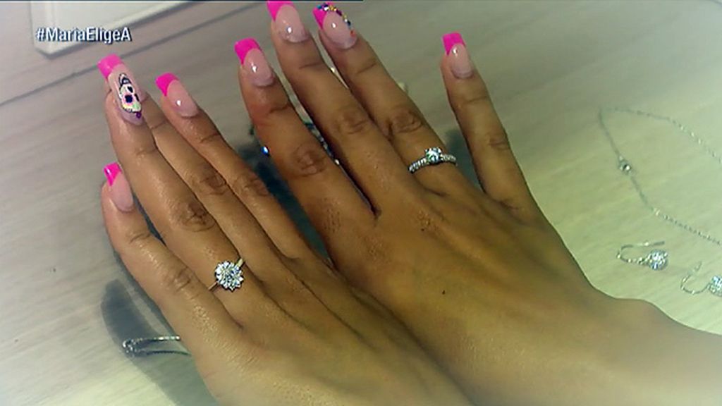 Los pendientes, el anillo, los zapatos... ¡Hasta una tiara!