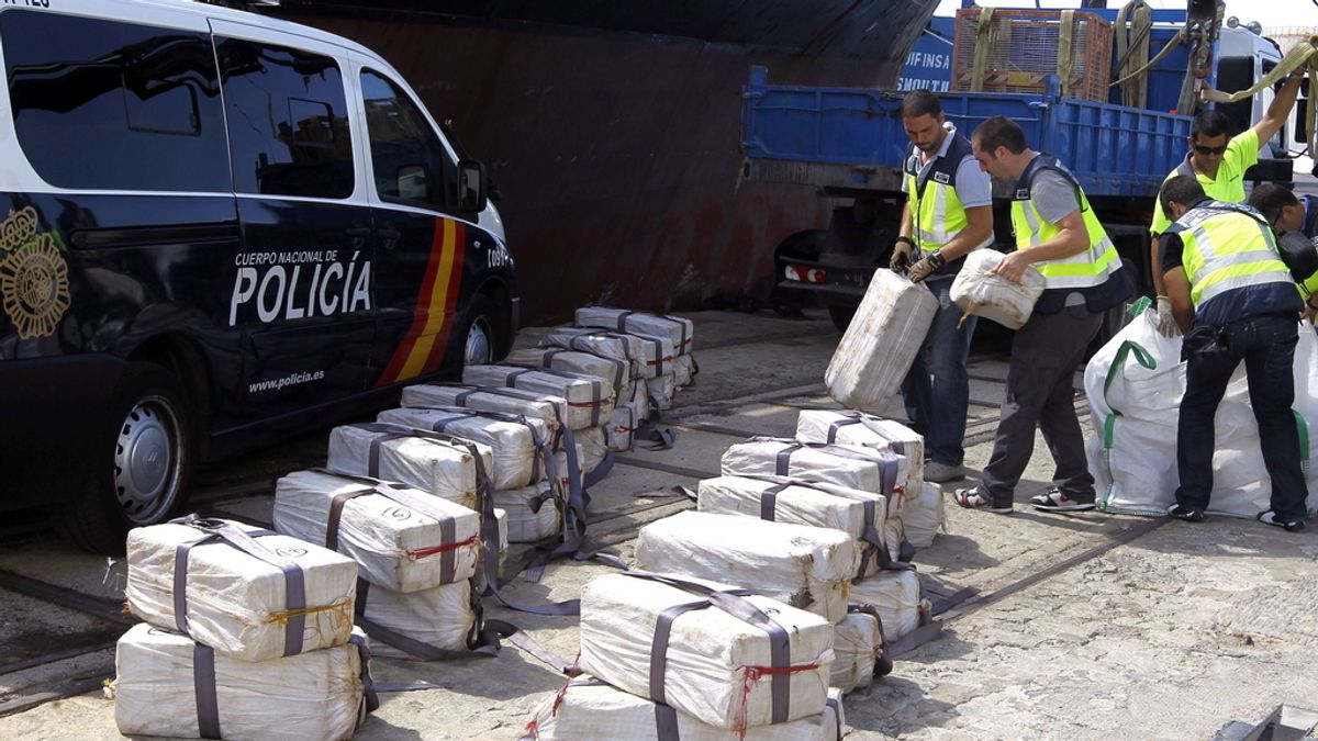 La Guardia Civil descarga en Cádiz un enorme alijo de droga
