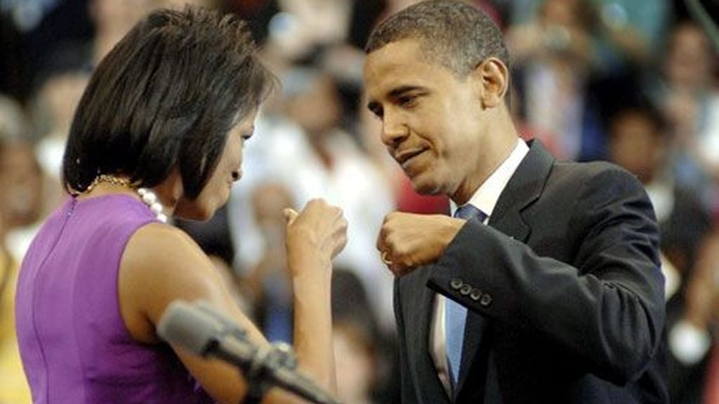 Obama se proclama vencedor y Clinton no asume su derrota