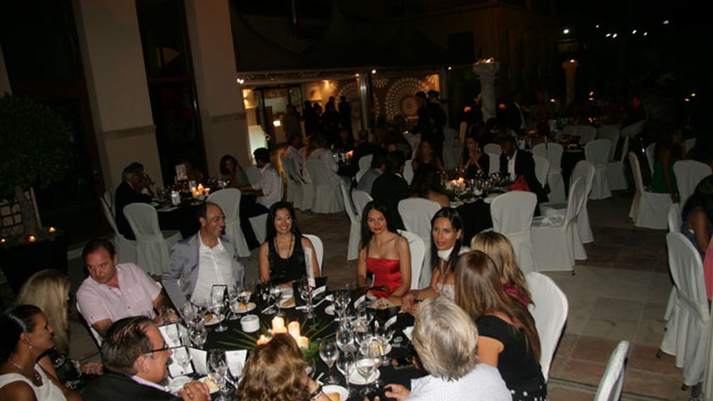 Los famosos con Lorena Morlote