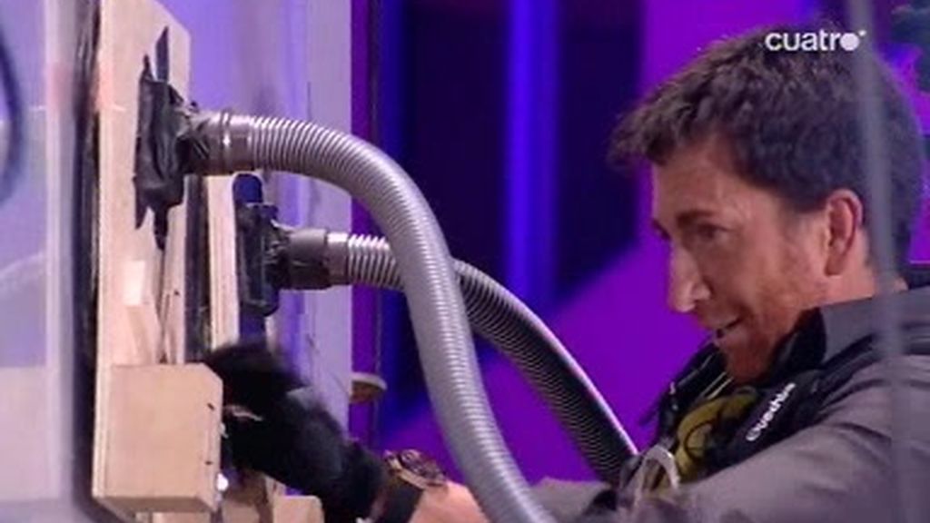 ¿Cómo escalar una pared con una aspiradora?