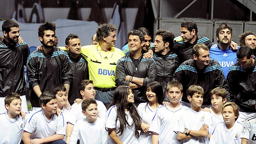 Abrazoterapia de famosos para curar a un Casillas enfermo