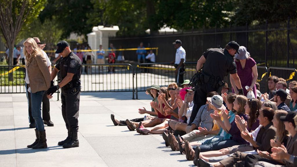 La detención de Daryl Hannah, paso a paso