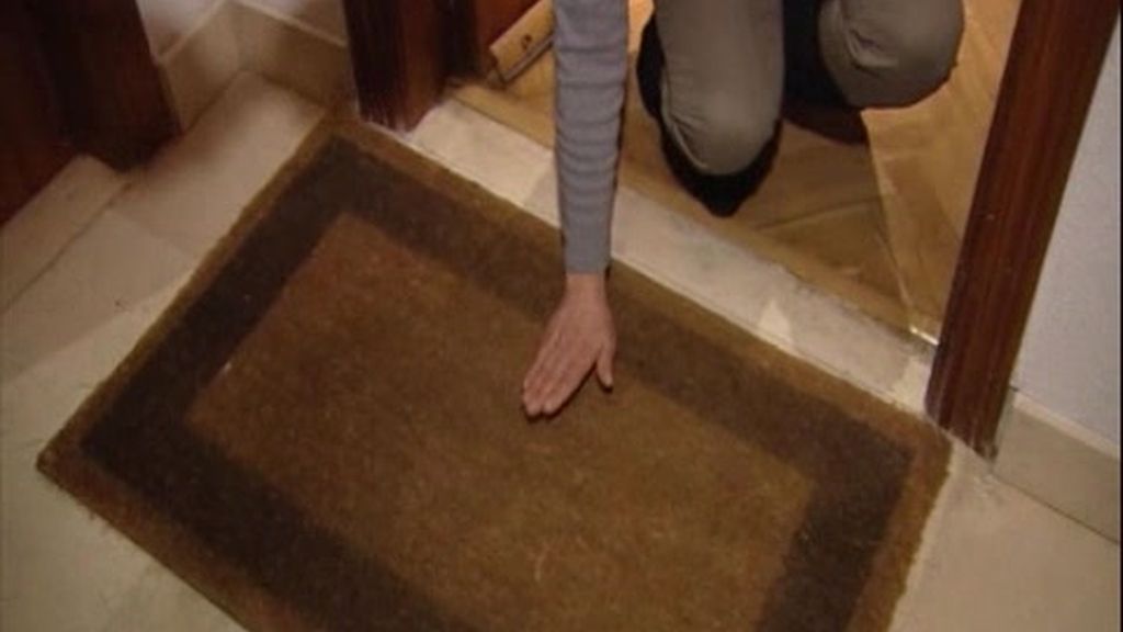 Un bebé abandonado en un felpudo