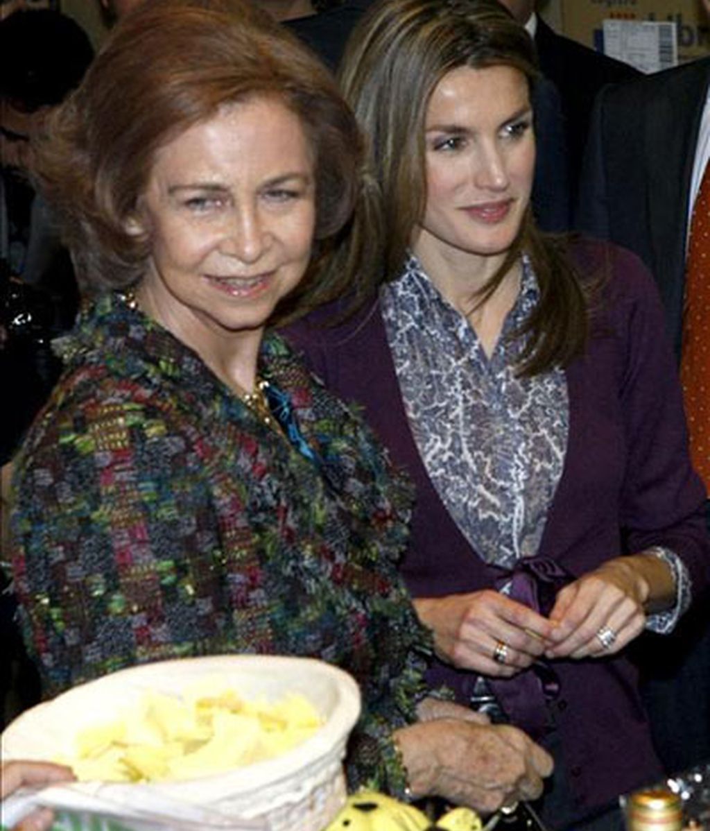 La Reina y la Princesa en el rastrillo de Nuevo Futuro