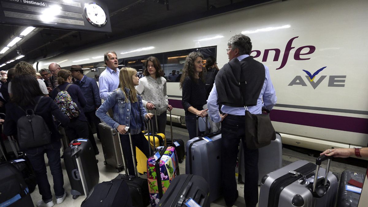 Miles de pasajeros se han quedado atrapados en la estación de Sants