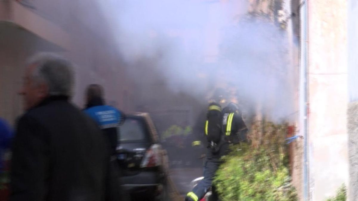 Mueren tres miembros de una familia atrapados en el incendio de una vivienda en Murcia