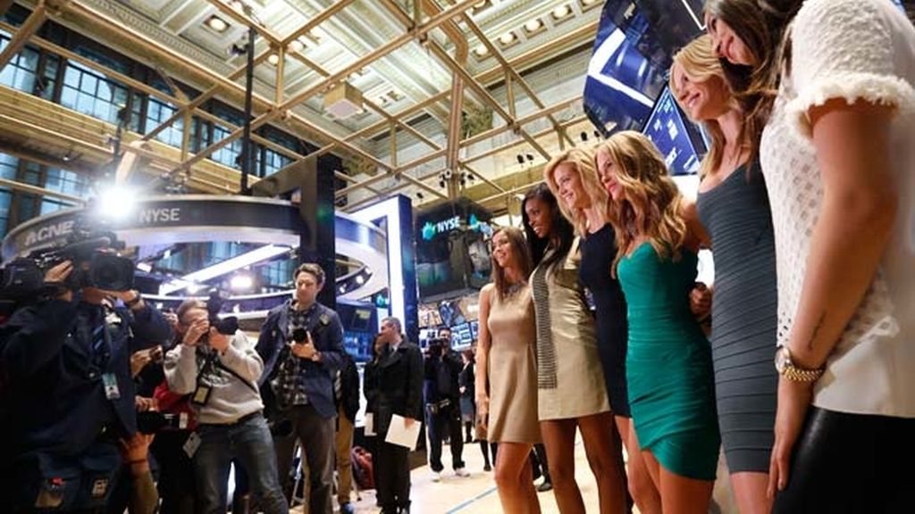 Las chicas de Sports Illustrated revolucionan la Bolsa de Nueva York