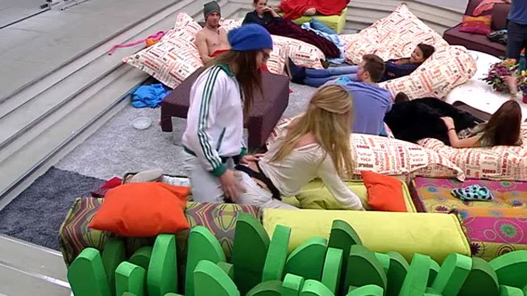 Besos, posturas y mucha tensión sexual