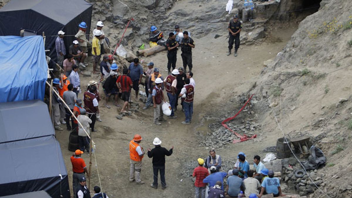 Mineros atrapados en una mina en Perú