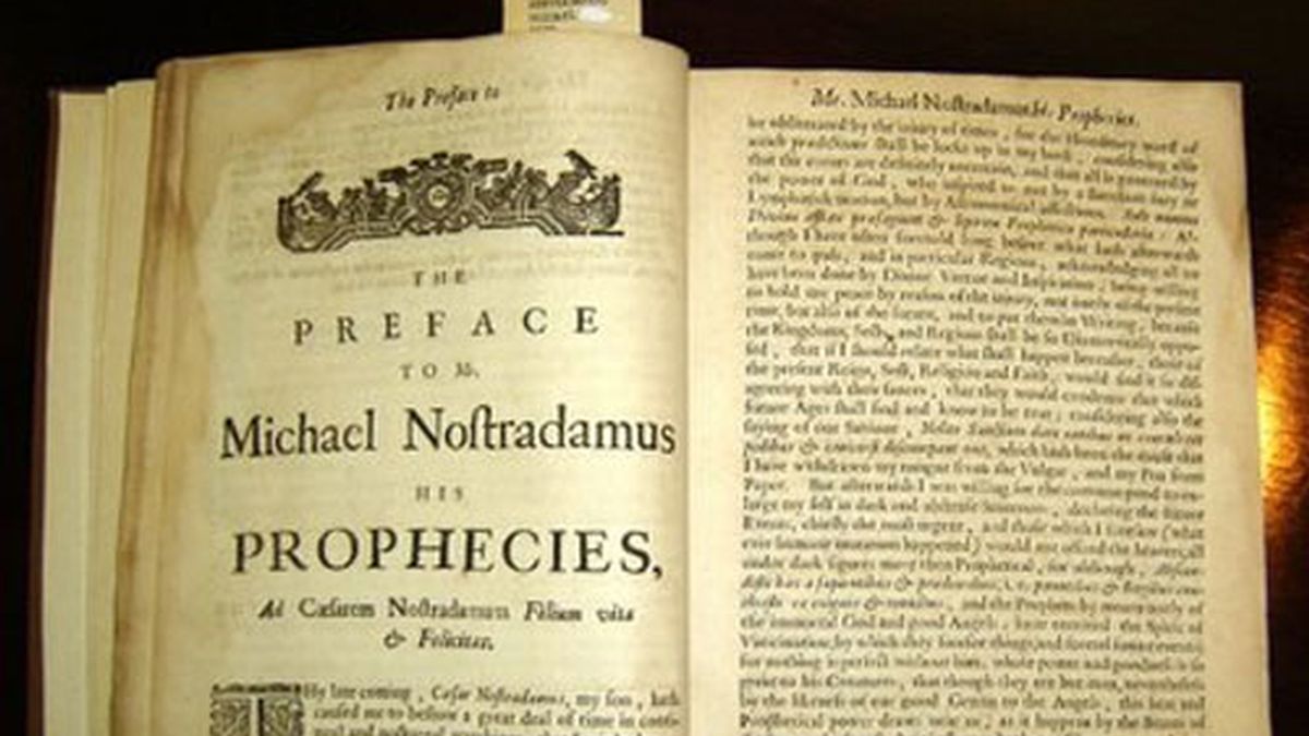 Imagen del libro de Nostradamus, que permaneció perdido más de 300 años, en el que habla del fin del mundo. Foto: Archivo.