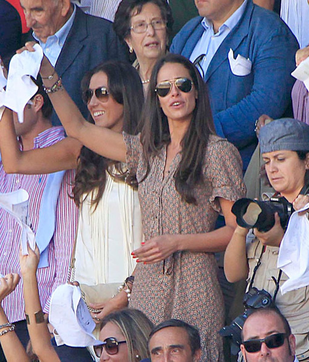 Fran Rivera lleva a su novia a Ronda y Cayetana intima con Eva González