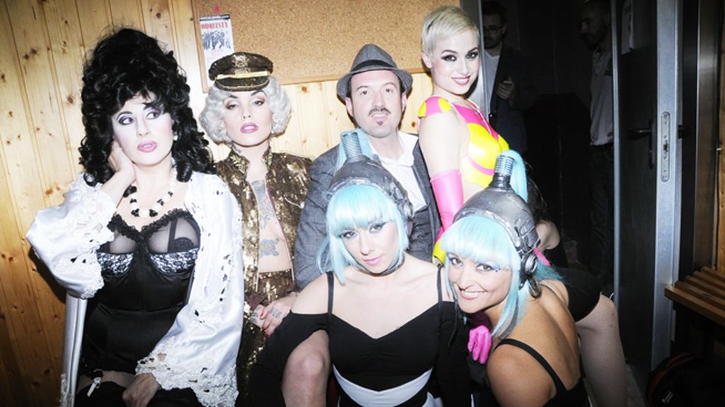 Los famosos celebran la función 500 de "The Hole"