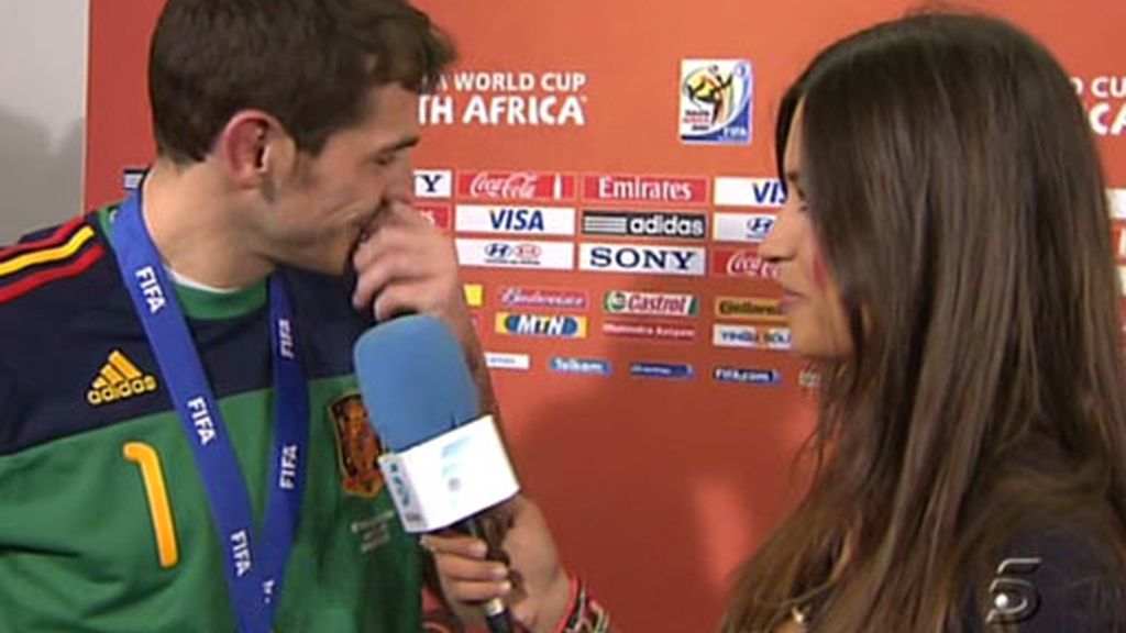 El beso de Iker a Sara, de campeonato