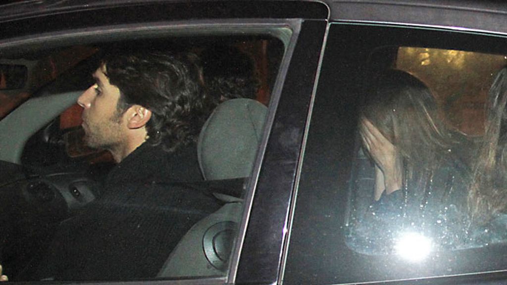 Eva González en el coche conducido por Cayetano