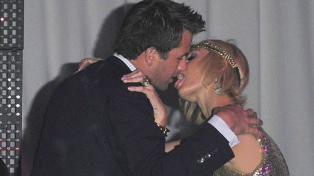 Así pone 'cachondo' Paris Hilton a su novio