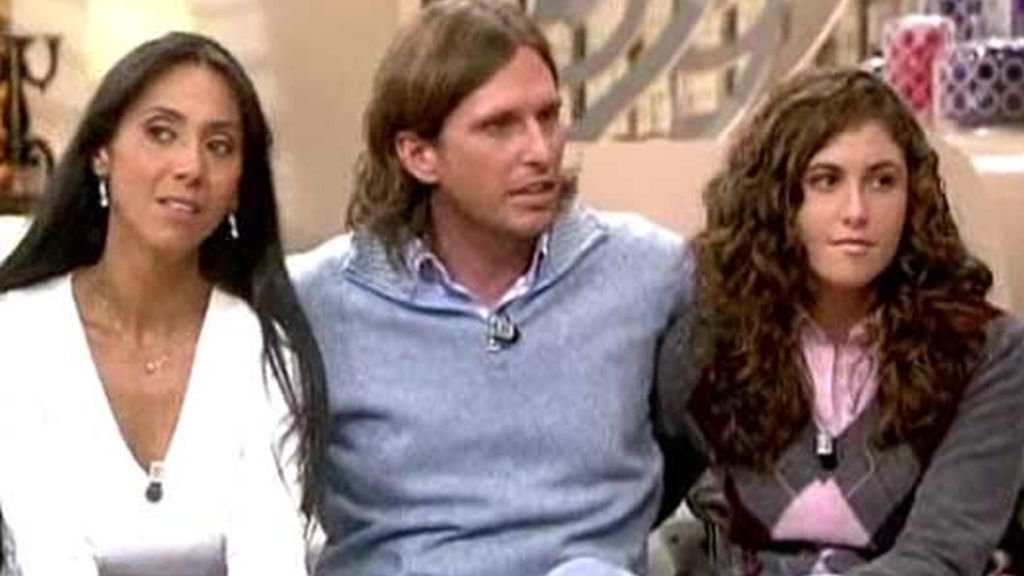 Su hermana, muy emocionada