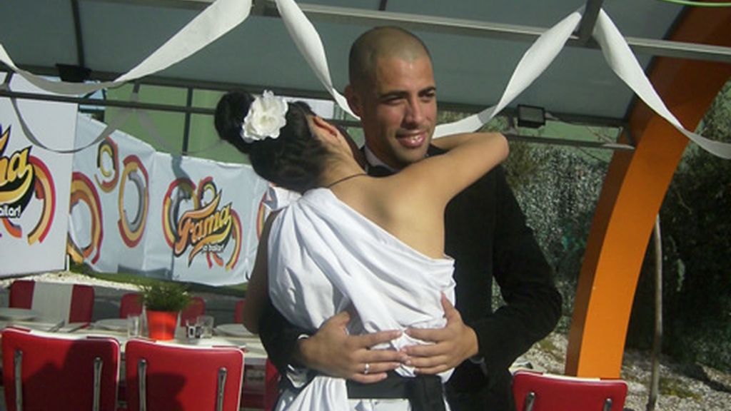 Aroa y Airam en su baile de boda