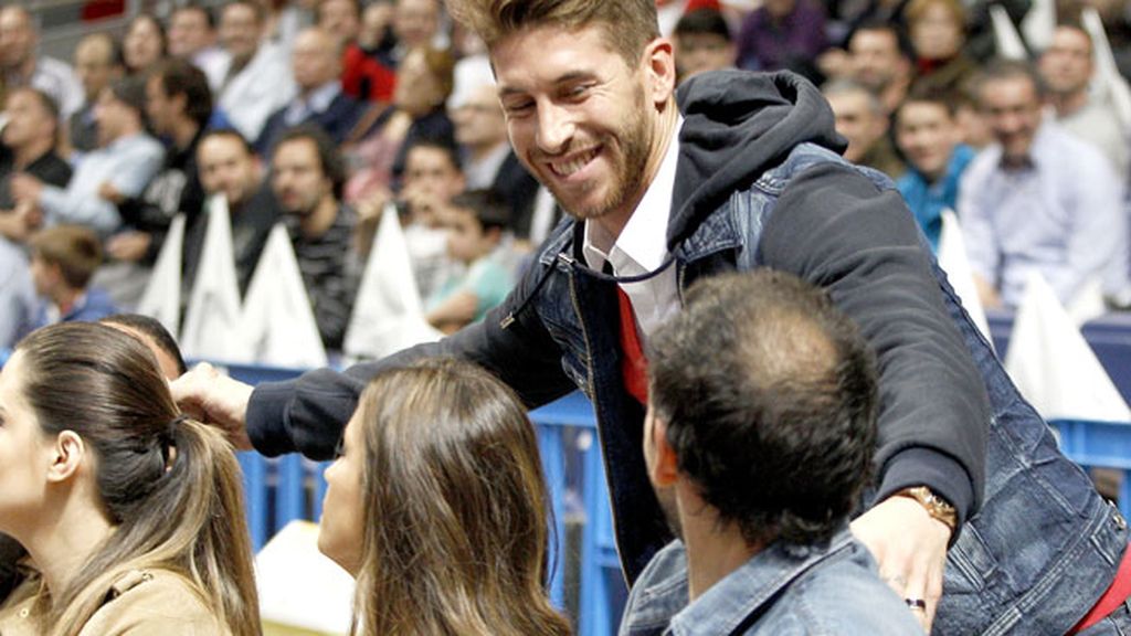 Sergio Ramos saludó a todos sus amigos al llegar