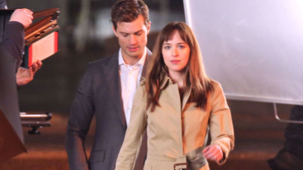 ¡Nuevas fotos! Así son los primeros besos de los protagonistas de '50 sombras de Grey'