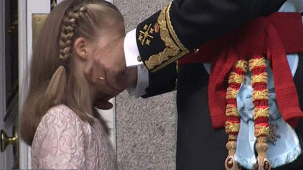 Letizia, de Varela y de corto en su primer día como Reina