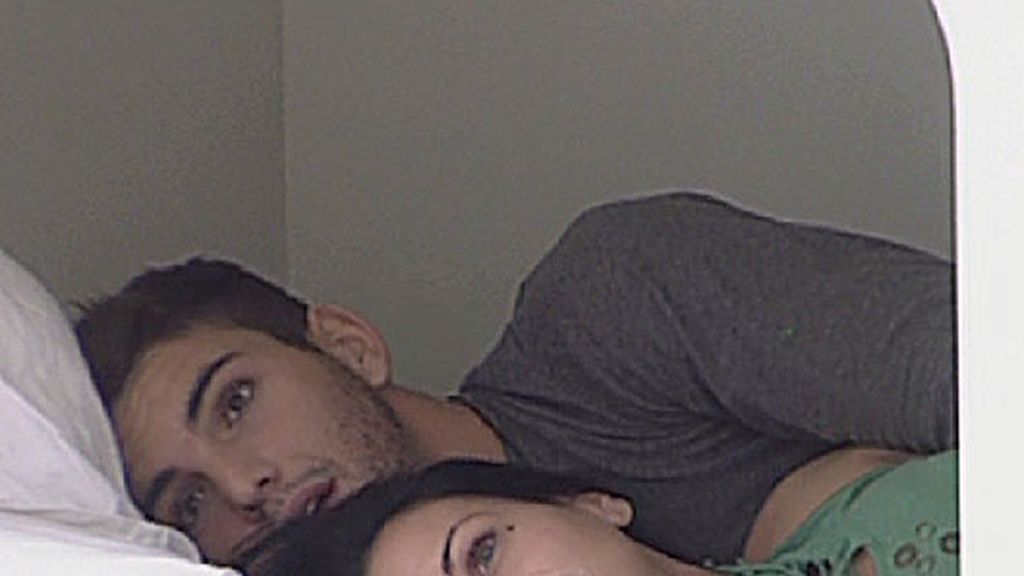 Laura y Marcelo no esconden su amor