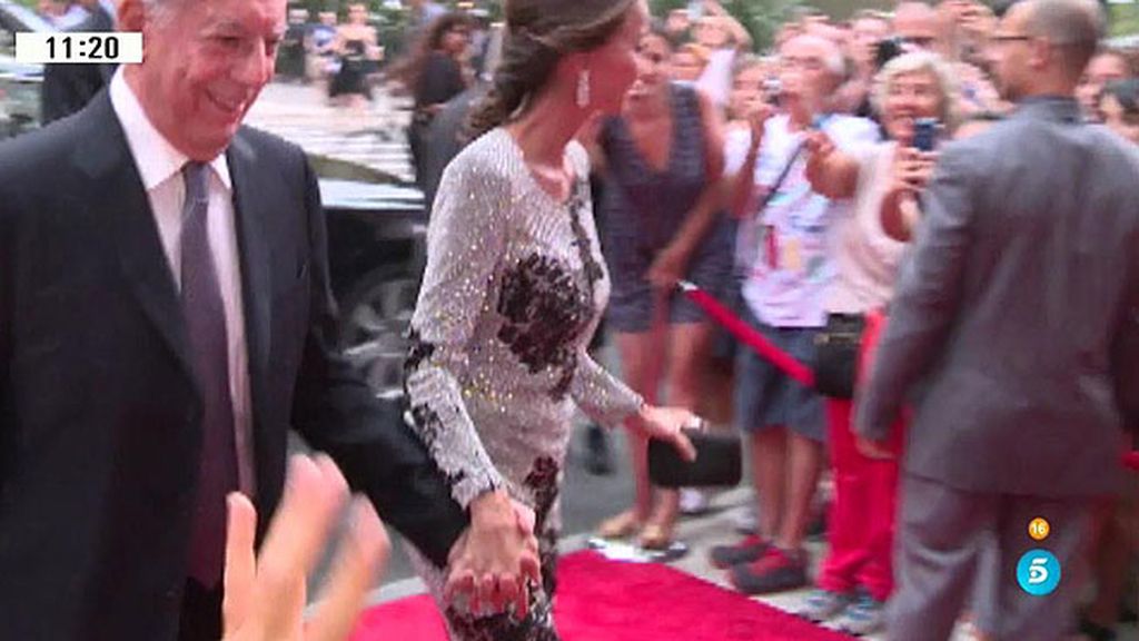 Isabel Preysler y Vargas Llosa, juntos de la mano en la alfombra roja