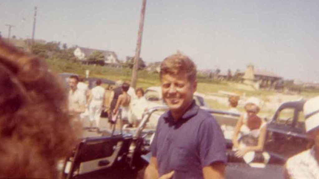 Imágenes del ex presidente John F. Kennedy, su esposa Jacqueline y sus dos hijos