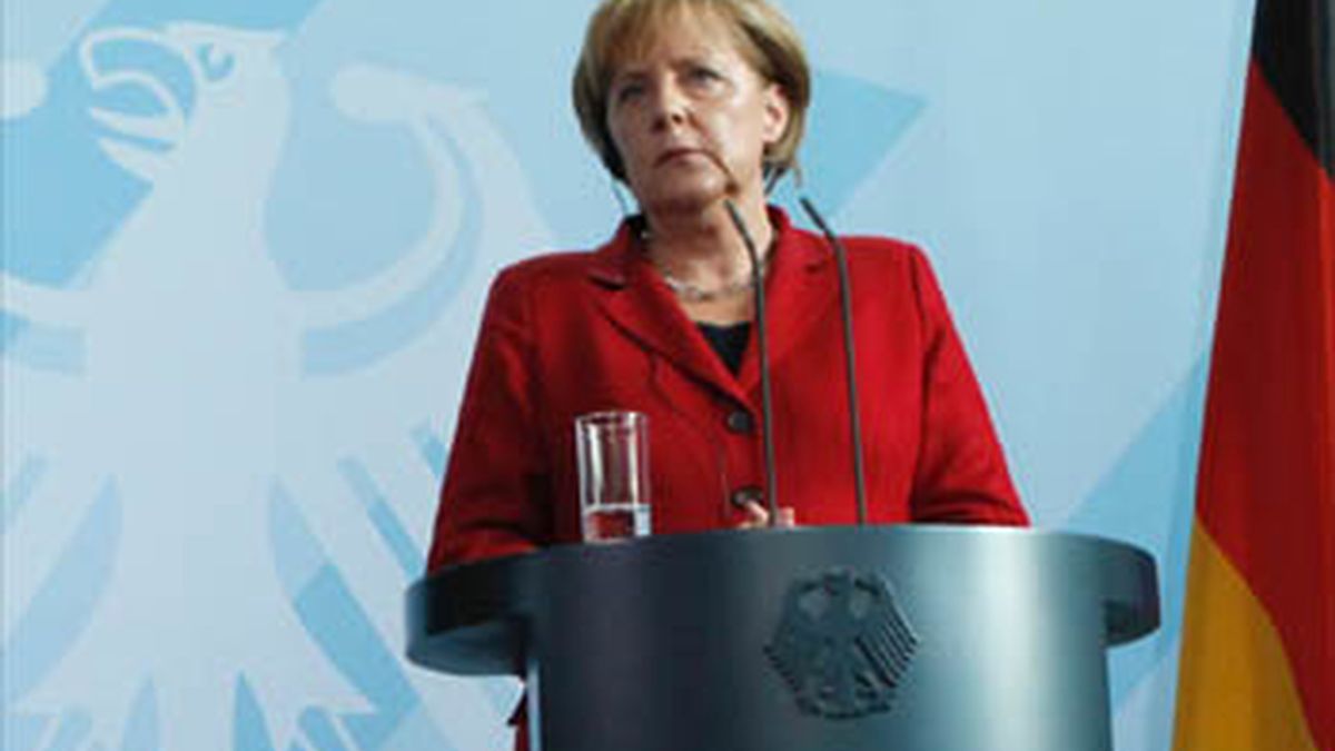 Merkel asegura que España puede pedir la ayuda igual que cualquier otro país