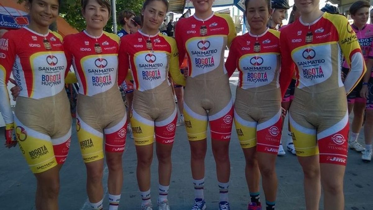 Escándalo por el nuevo uniforme del equipo de ciclismo femenino de Bogotá