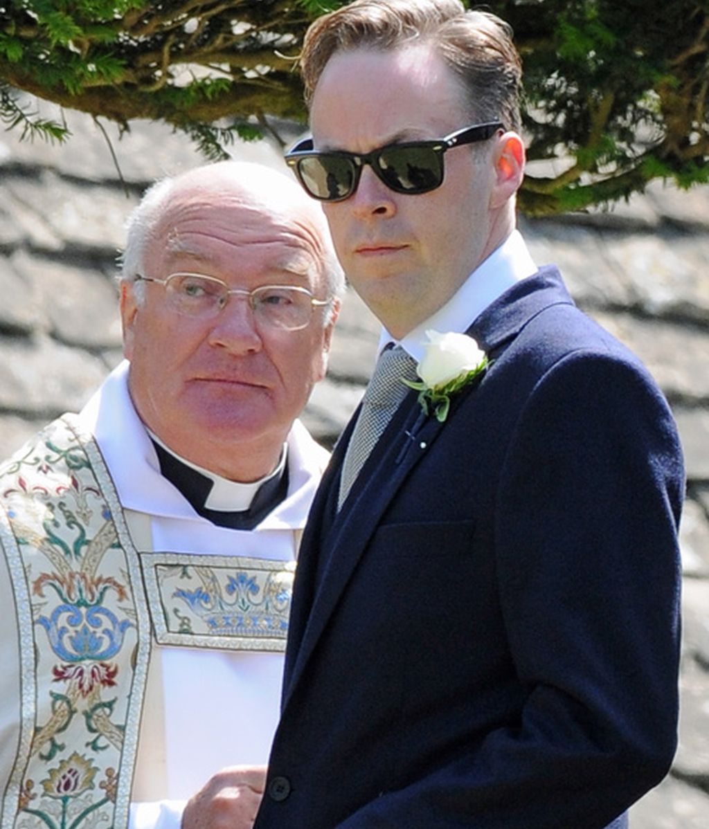Lily Allen, boda con bombo en mitad del campo