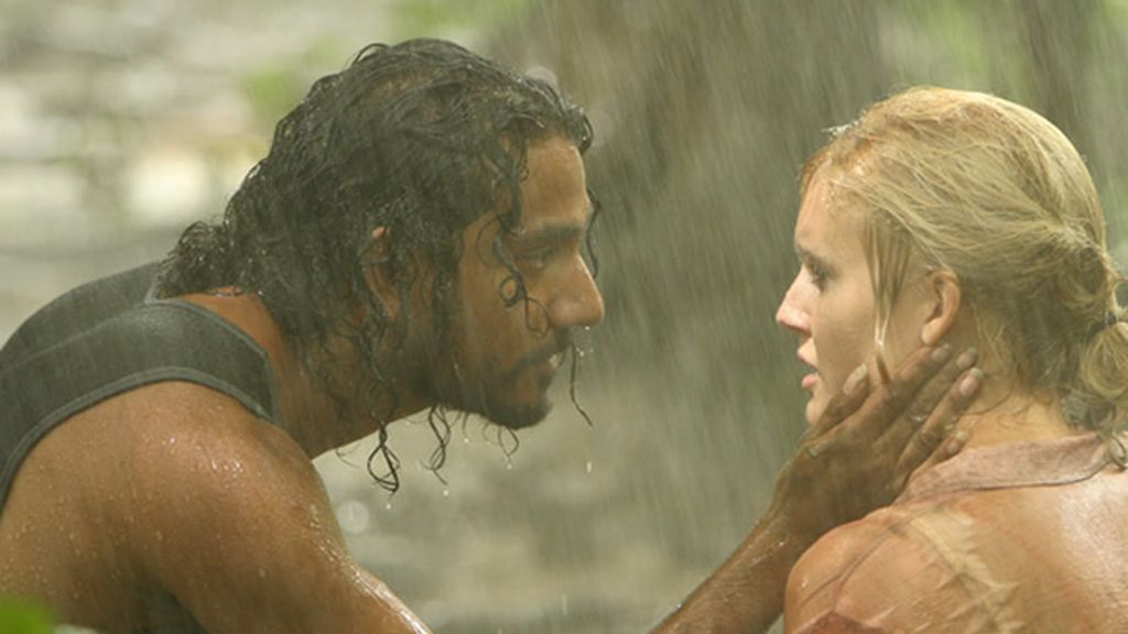 Sayid y Shannon se miran