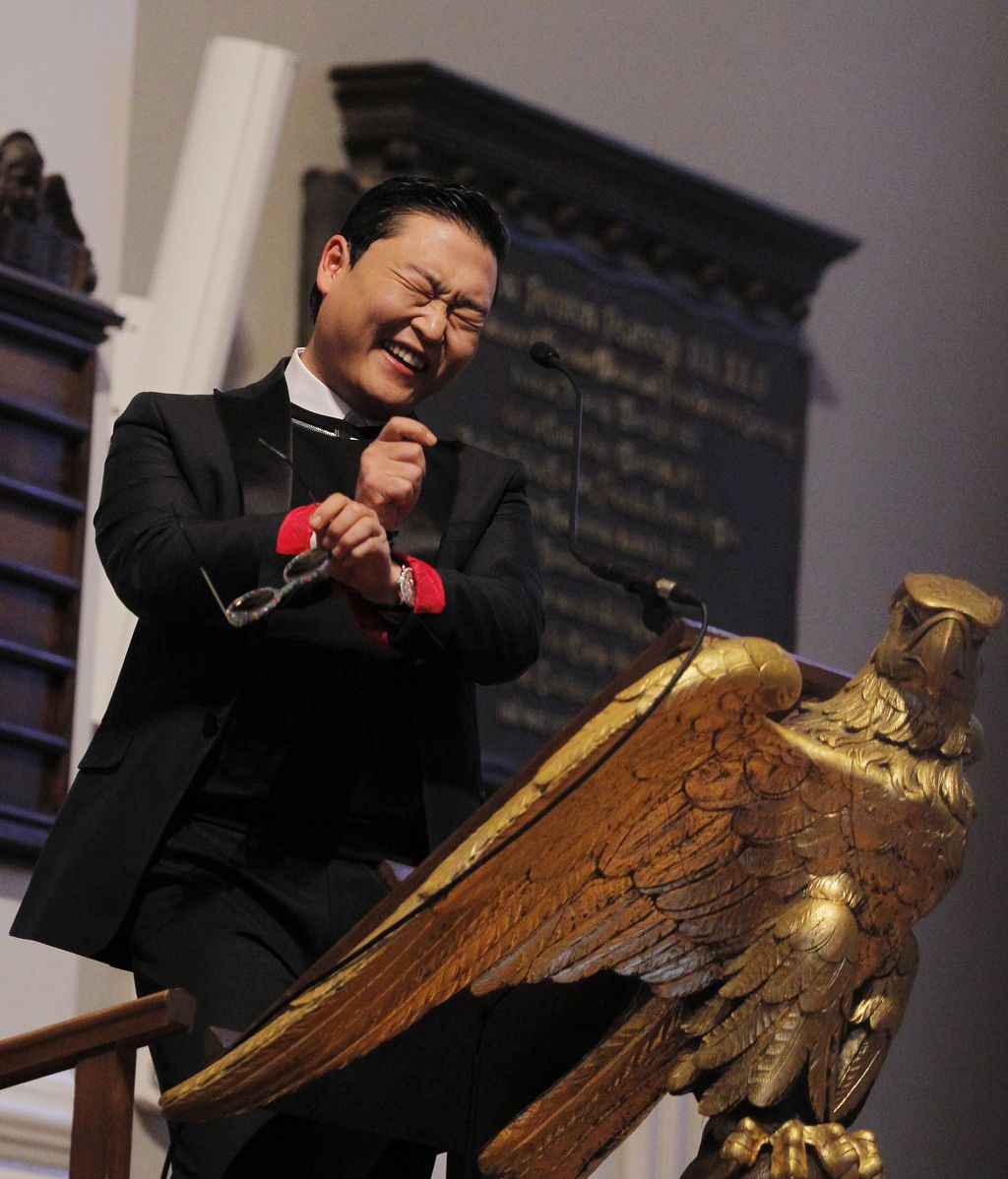 Psy sienta cátedra en Harvard Psy sienta cátedra en Harvard