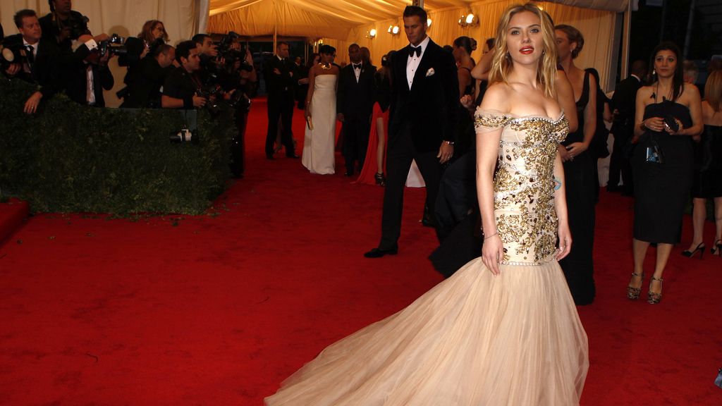 La actriz cumple 30 años, y aquí te dejamos sus 30 mejores looks