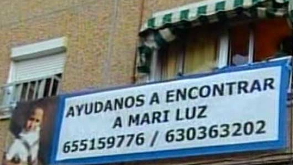 Cartel colgado en la casa de la pequeña