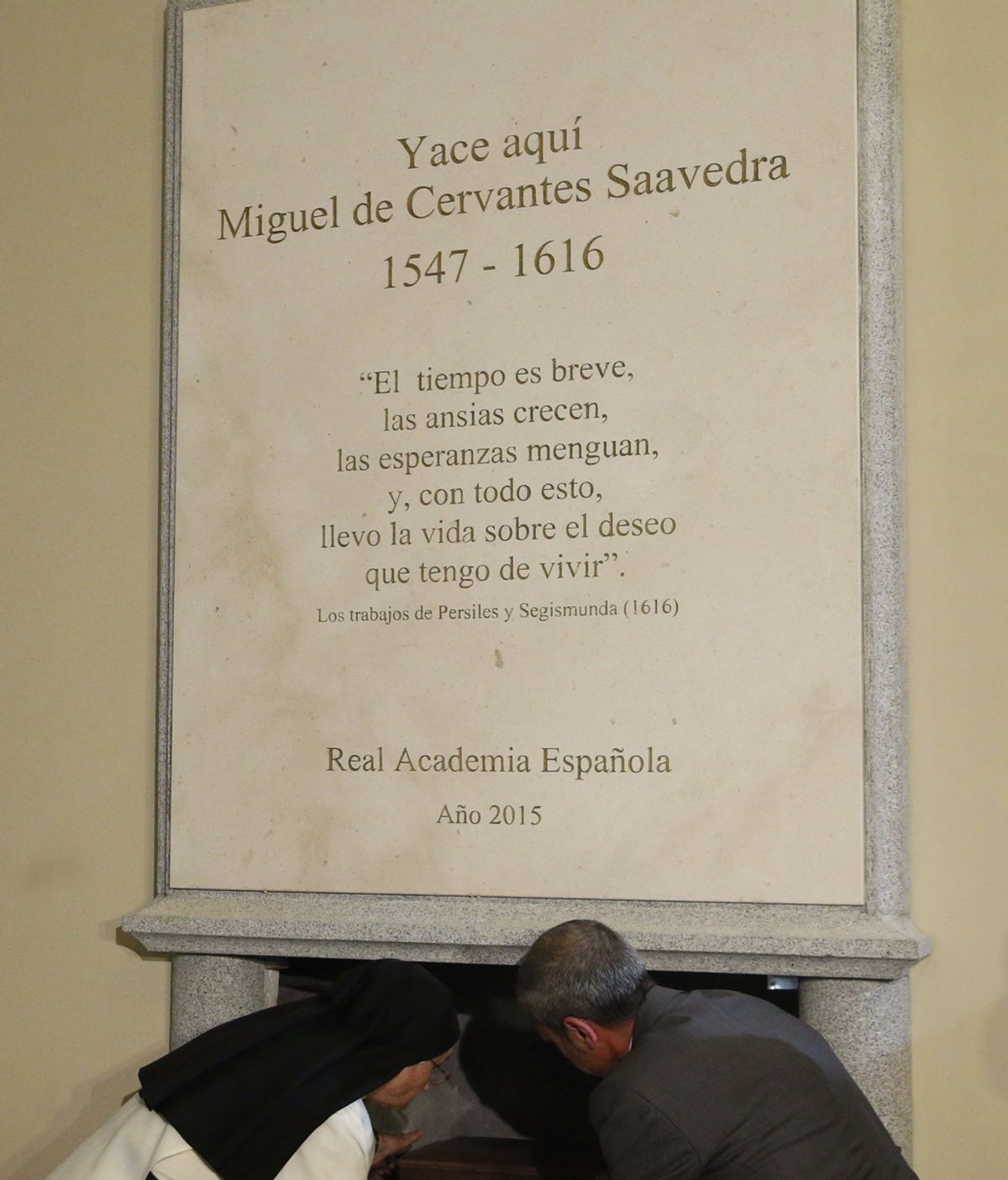 La errata en la placa sobre los restos de Miguel de Cervantes