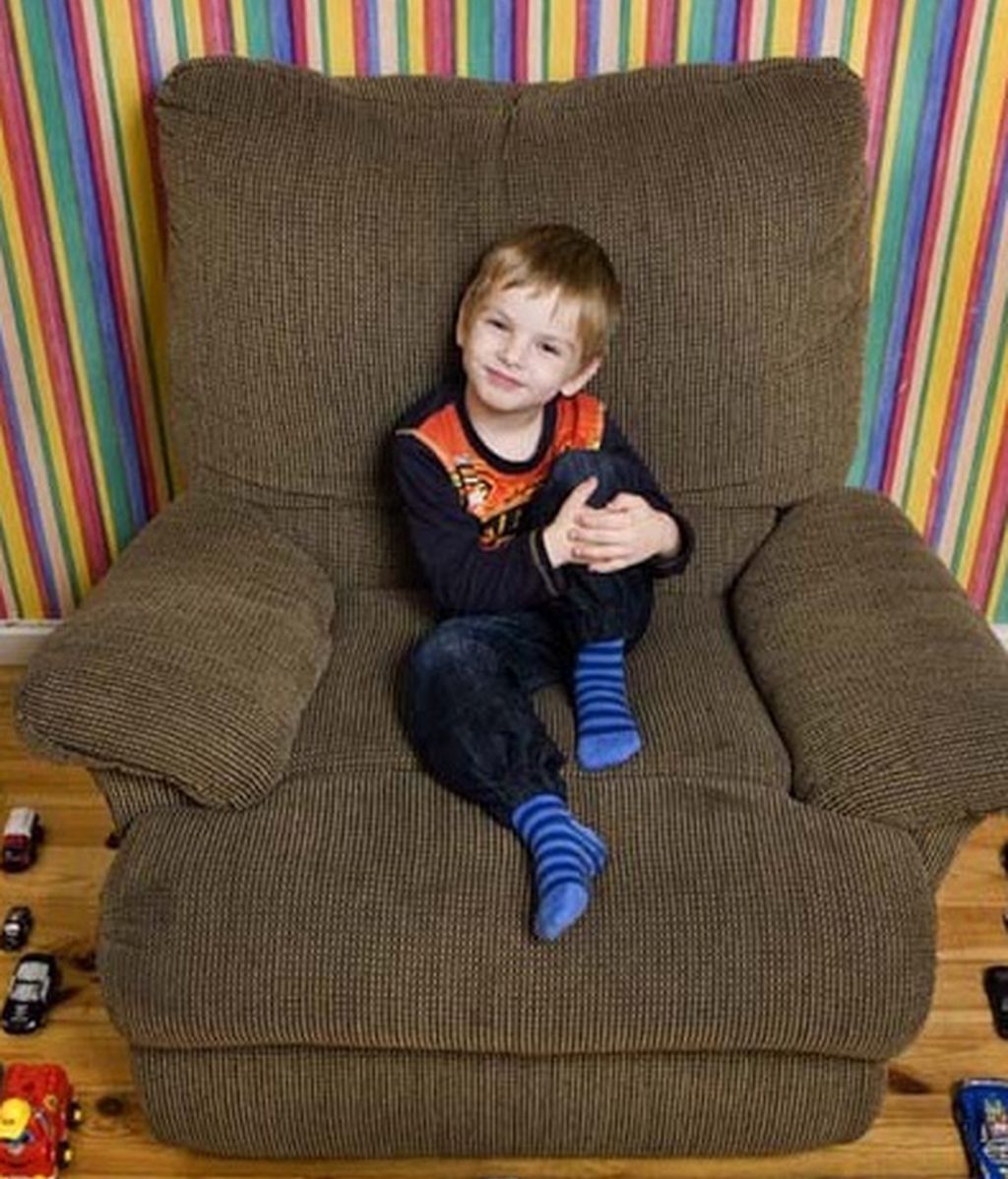 Niños de todo el mundo con sus juguetes