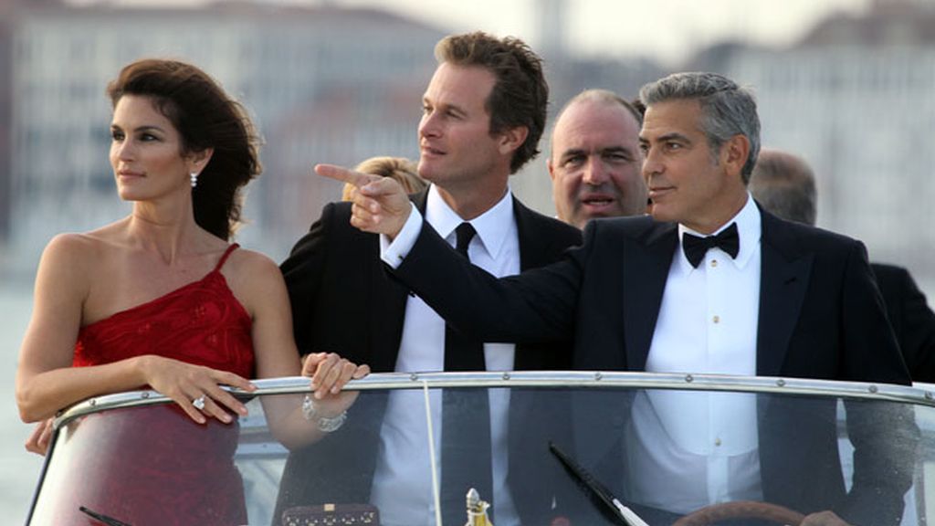 Clooney juega en Venecia con la línea roja entre el galán y el gañán