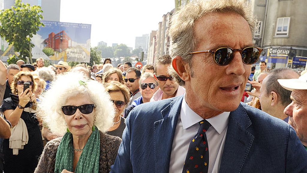 Cayetana de Alba y Alfonso Díez, de su primer baño juntos al anuncio de boda