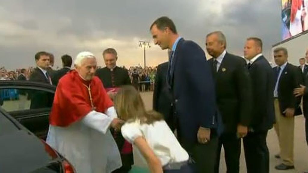 Los Príncipes reciben al Papa en Cuatro Vientos