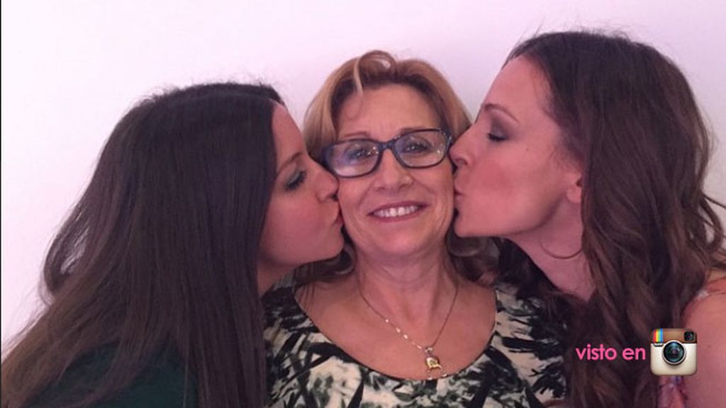 "¡Viva la madre que nos parió!", exclama Eva Gonzalez (en la foto, también su hermana María)