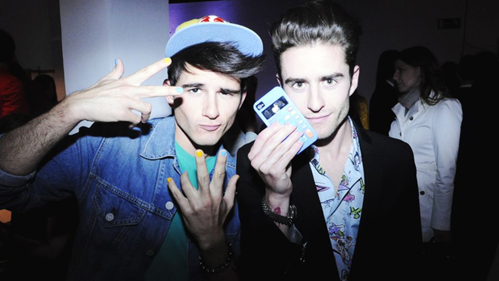 Malena Costa y Eva González, de uñas