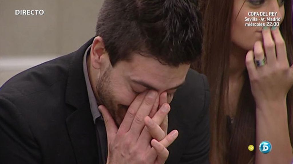 Un peluche y una foto de su hijo emocionan a Igor